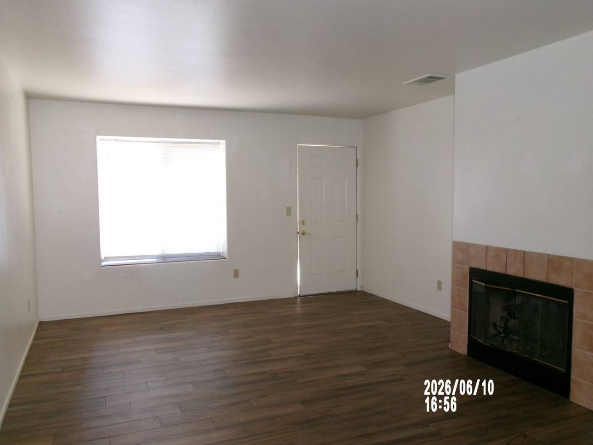 Apartment for rent at 2811 Brookside Dr, Bakersfield, CA 93311