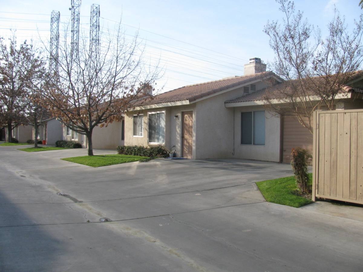 2811 Brookside Dr, Bakersfield, CA 93311 - Apartment for Rent