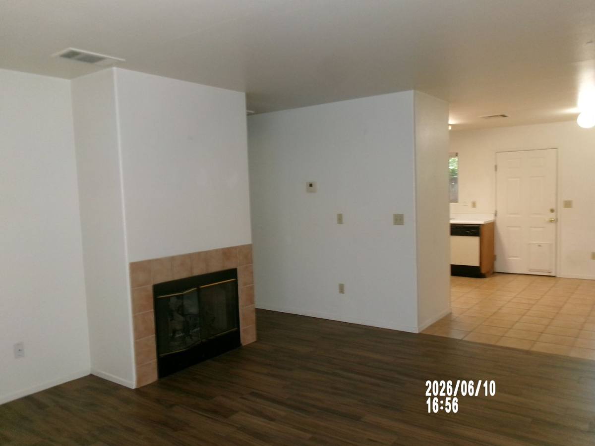 Apartment for rent at 2811 Brookside Dr, Bakersfield, CA 93311