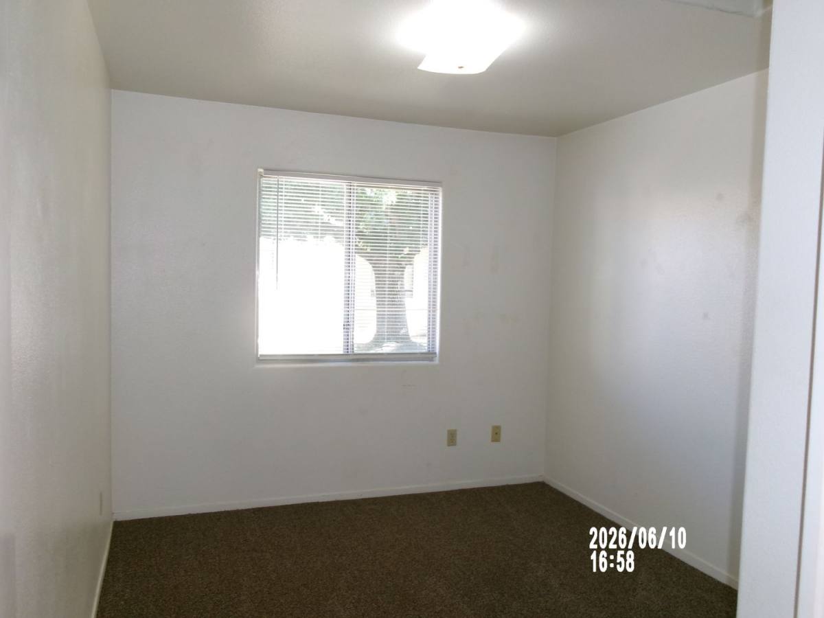 Apartment for rent at 2811 Brookside Dr, Bakersfield, CA 93311