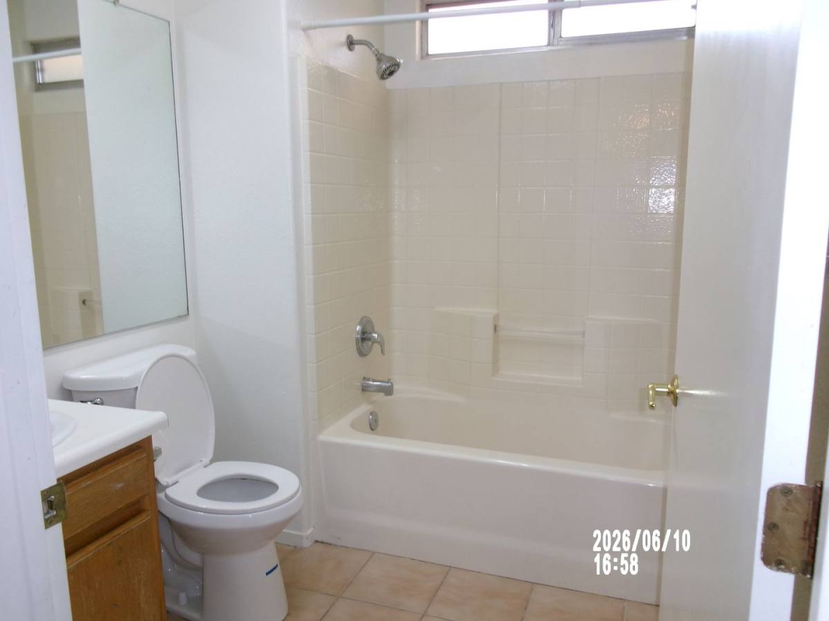 Apartment for rent at 2811 Brookside Dr, Bakersfield, CA 93311