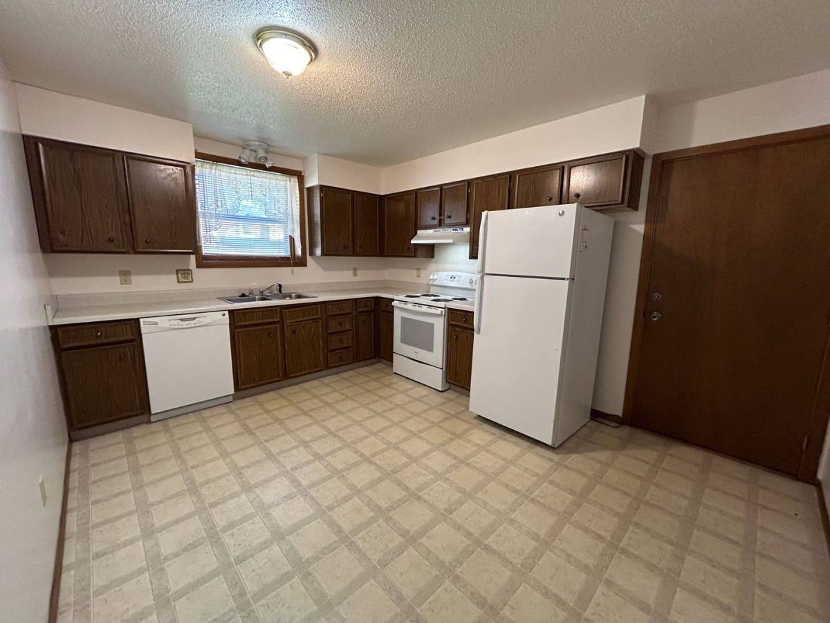 Apartment for rent at 1111 2nd St W, Dickinson, ND 58601