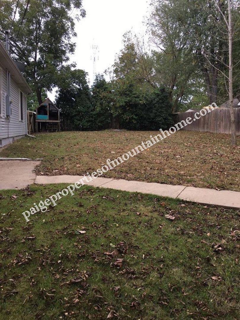 House for rent at 204 S St, Mountain Home, AR 72653