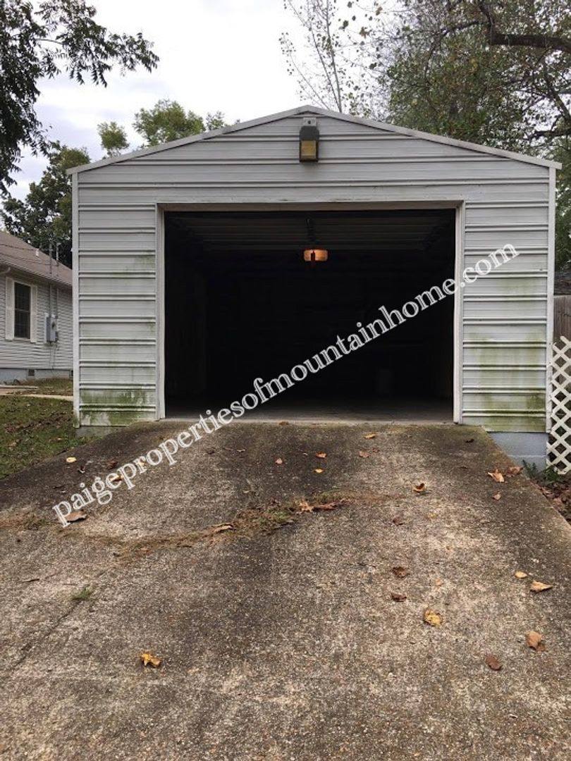 House for rent at 204 S St, Mountain Home, AR 72653