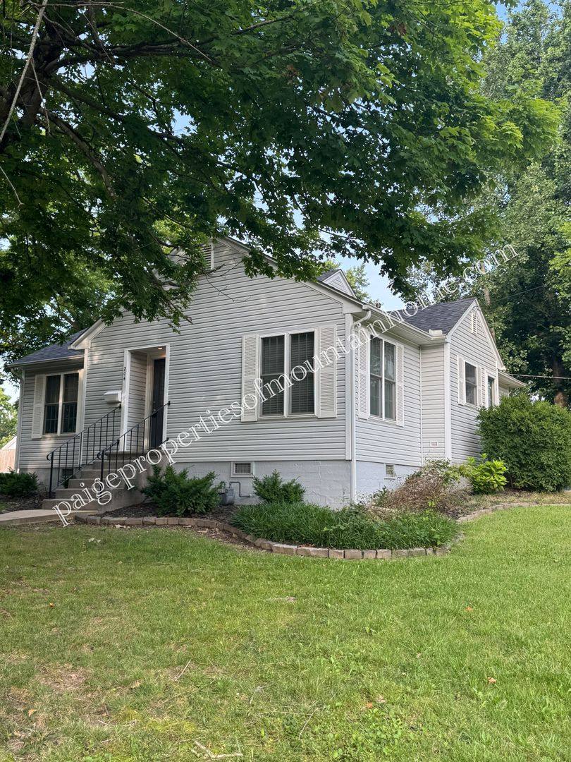 House for rent at 204 S St, Mountain Home, AR 72653