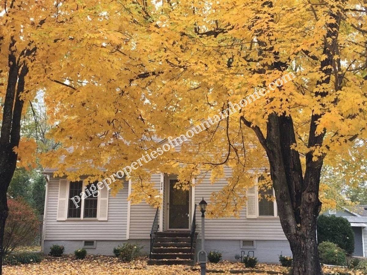 House for rent at 204 S St, Mountain Home, AR 72653