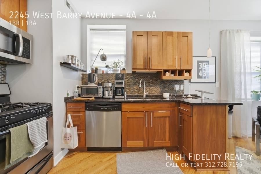 Apartment for rent at 2245 W Barry Ave #4A, Chicago, IL 60618