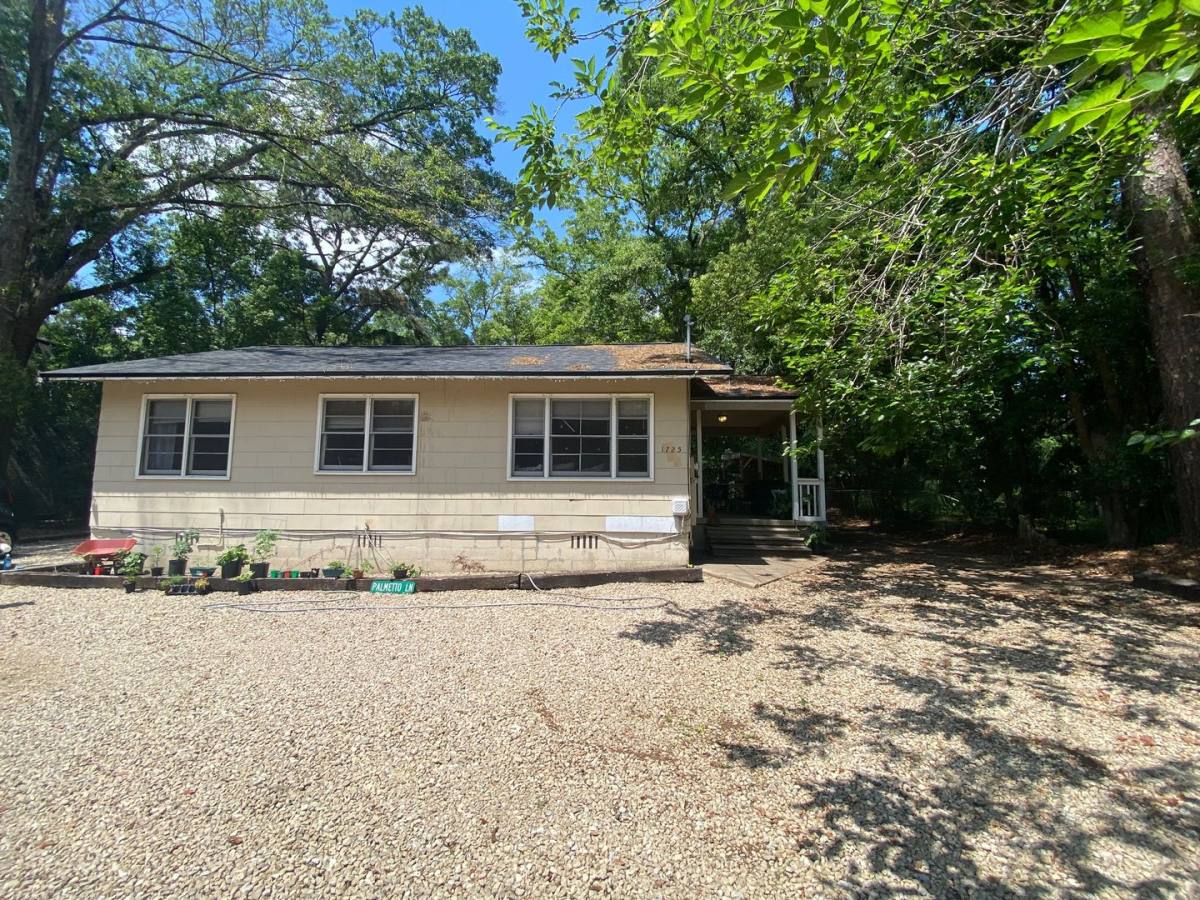 House for rent at 1725 Airport Dr, Tallahassee, FL 32304
