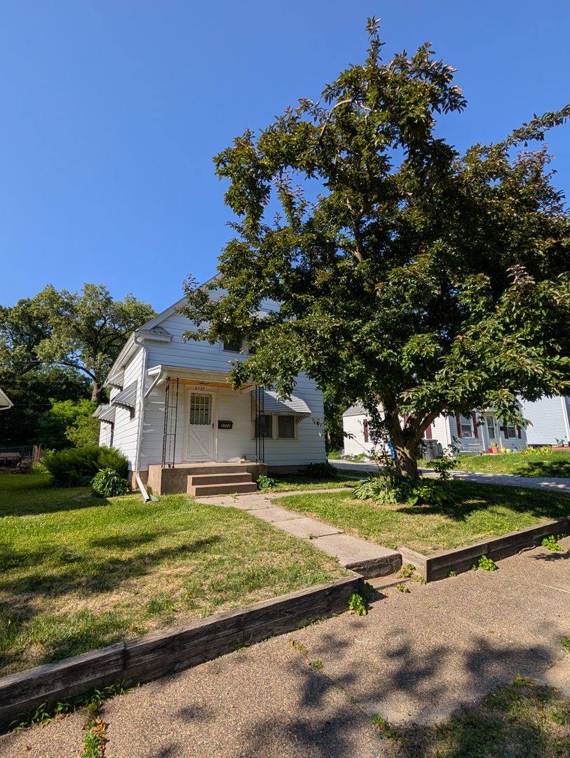 Apartment for rent at 2737 11th Ave, Moline, IL 61265