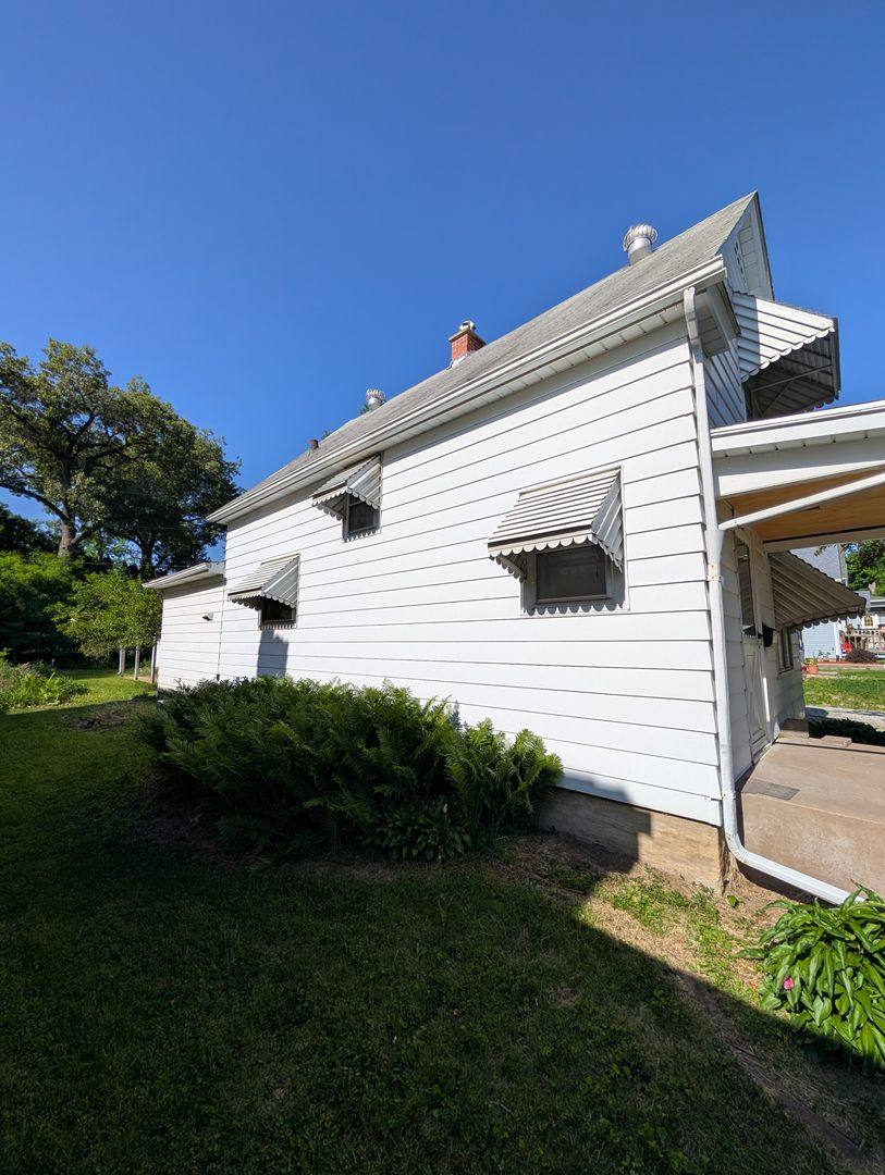 Apartment for rent at 2737 11th Ave, Moline, IL 61265