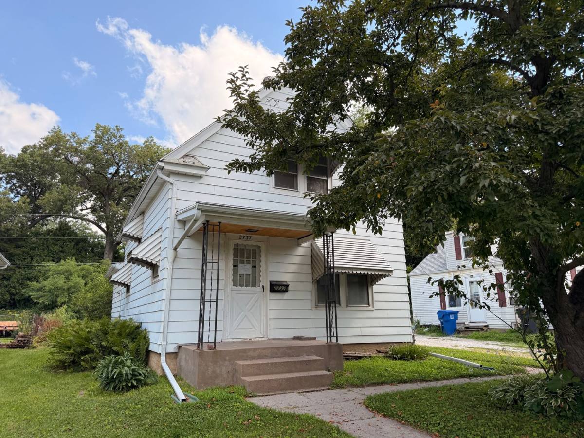 Apartment for rent at 2737 11th Ave, Moline, IL 61265