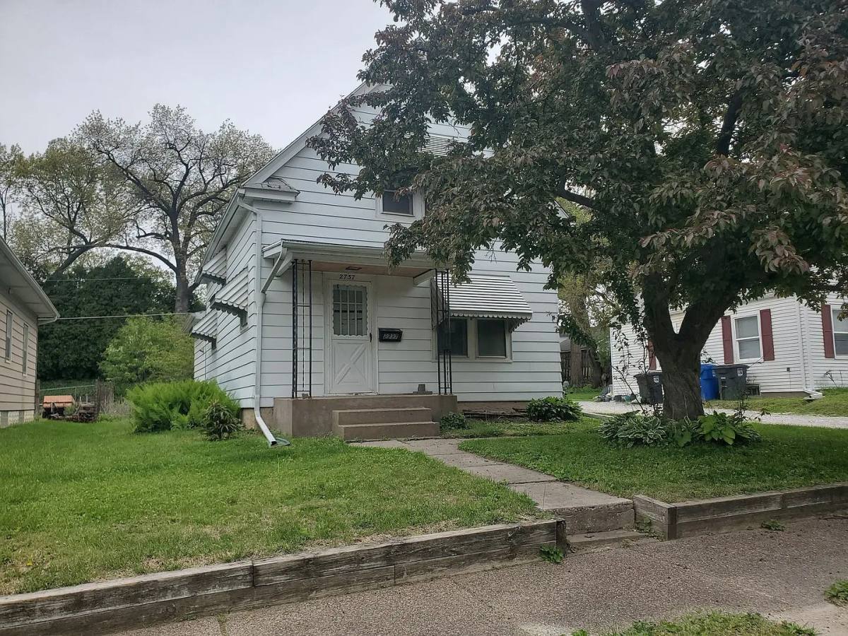 Apartment for rent at 2737 11th Ave, Moline, IL 61265