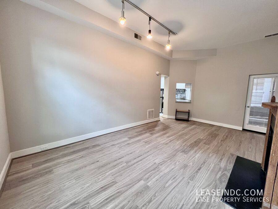 Apartment for rent at 1007 New Hampshire Ave NW #2, Washington, DC 20037