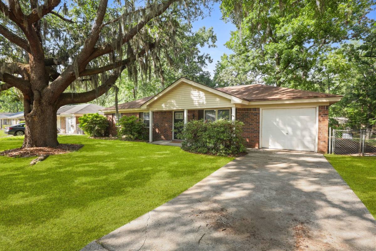 House for rent at 226 Larchmont Dr, Savannah, GA 31419