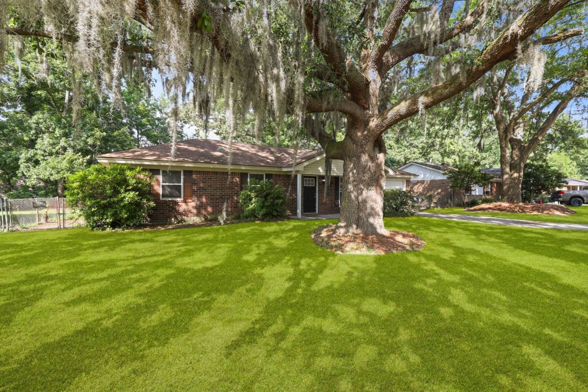 House for rent at 226 Larchmont Dr, Savannah, GA 31419