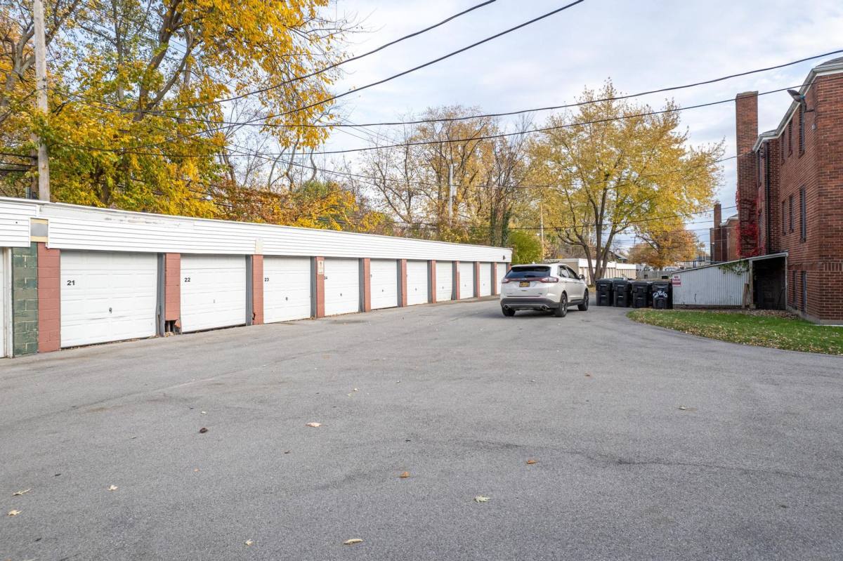 Apartment for rent at 266-300 Highland Parkway, North Tonawanda, NY 14120