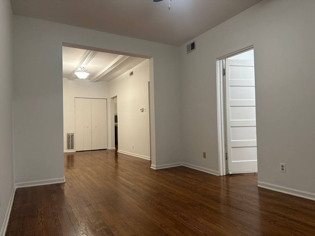 Apartment for rent at 1750 W Belle Plaine Ave #1, Chicago, IL 60613