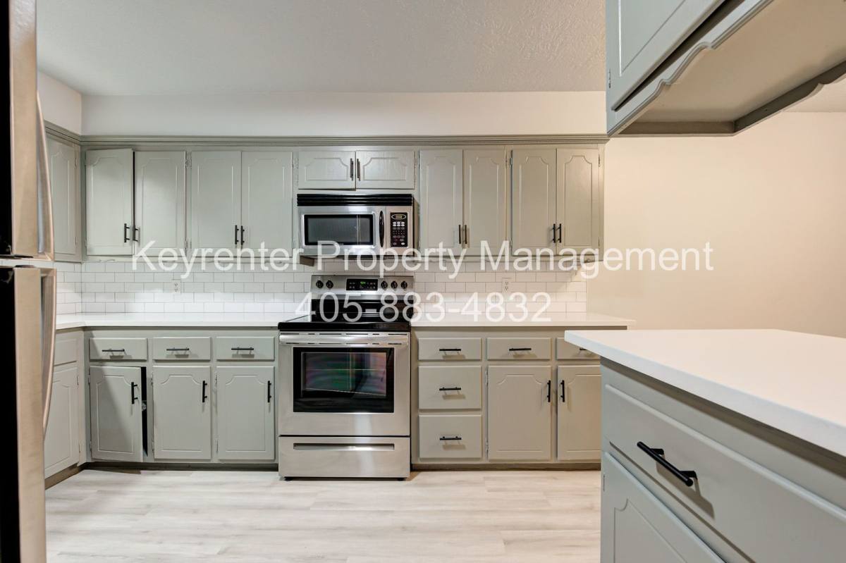 Townhouse for rent at 1309 Crown Point Ave, Norman, OK 73072