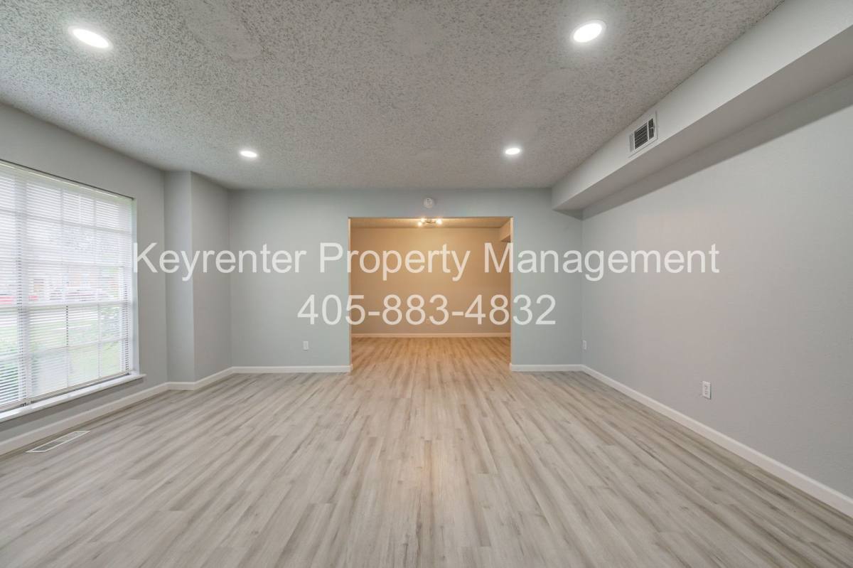Townhouse for rent at 1309 Crown Point Ave, Norman, OK 73072