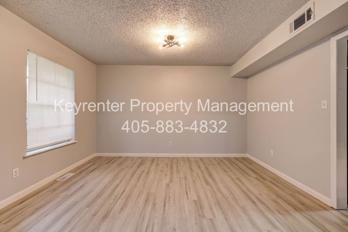 Townhouse for rent at 1309 Crown Point Ave, Norman, OK 73072