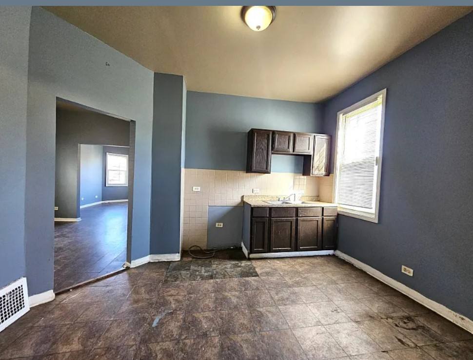 Apartment for rent at 12026 S Union Ave #1, Chicago, IL 60628