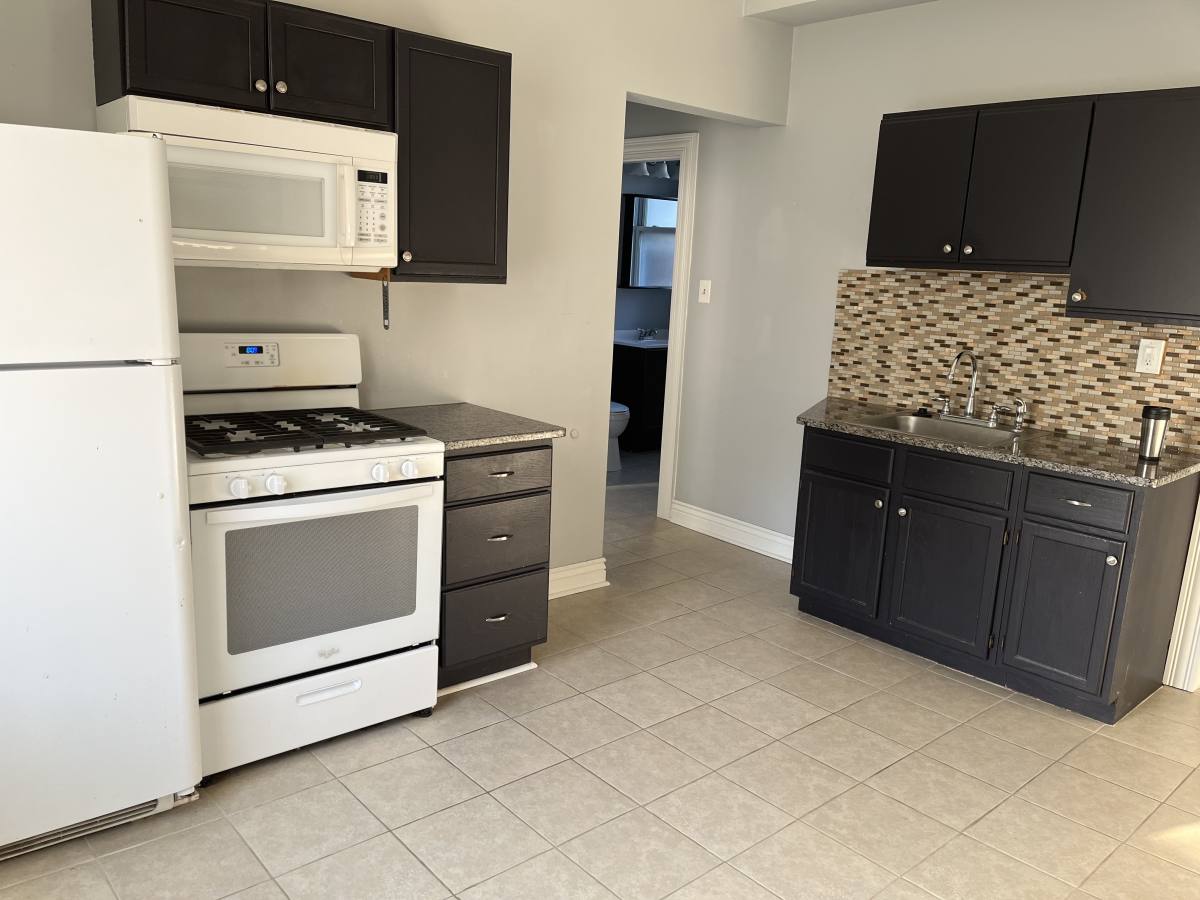 Apartment for rent at 3105 W Diversey Ave #2R, Chicago, IL 60647