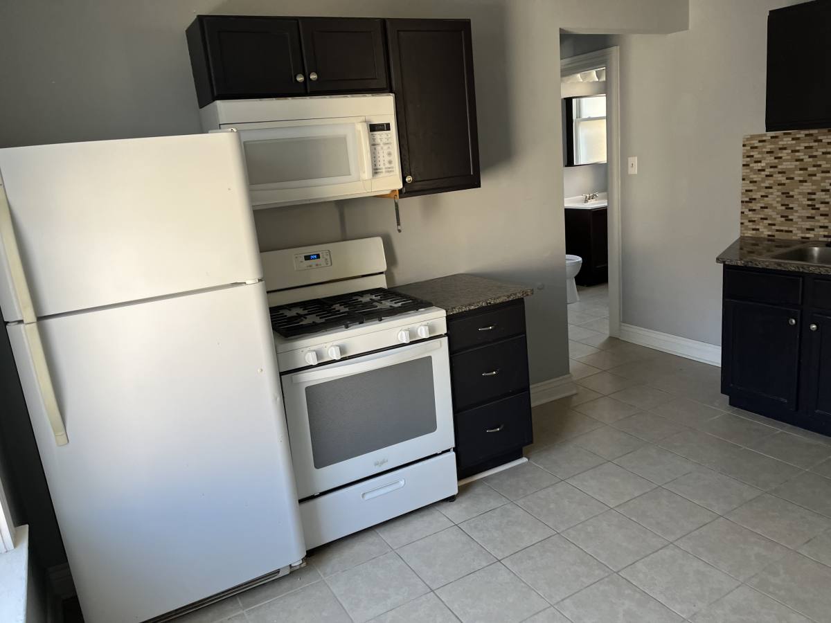 Apartment for rent at 3105 W Diversey Ave #2R, Chicago, IL 60647