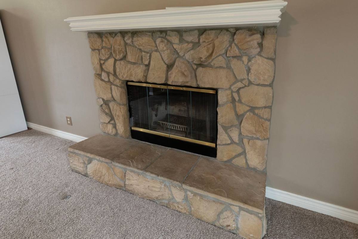 House for rent at 16131 S Matt Court, Olathe, KS 66062