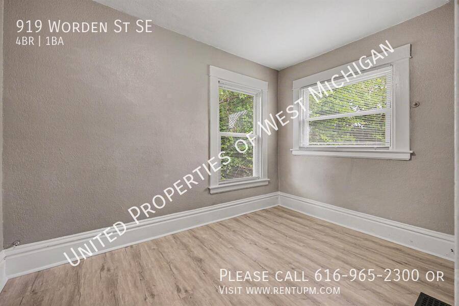 House for rent at 919 Worden St SE, Grand Rapids, MI 49507