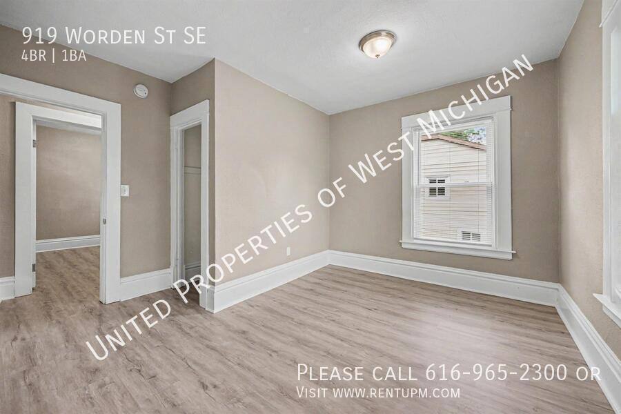 House for rent at 919 Worden St SE, Grand Rapids, MI 49507