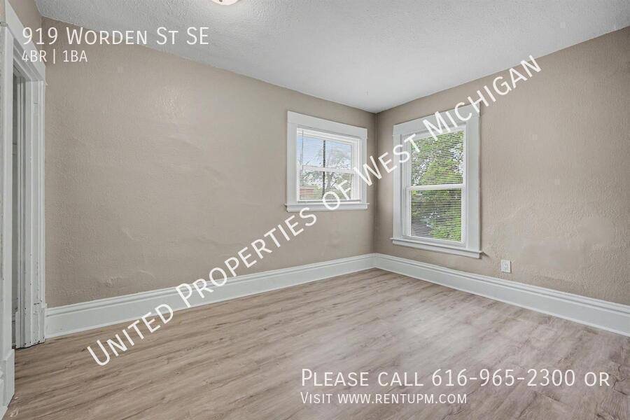 House for rent at 919 Worden St SE, Grand Rapids, MI 49507