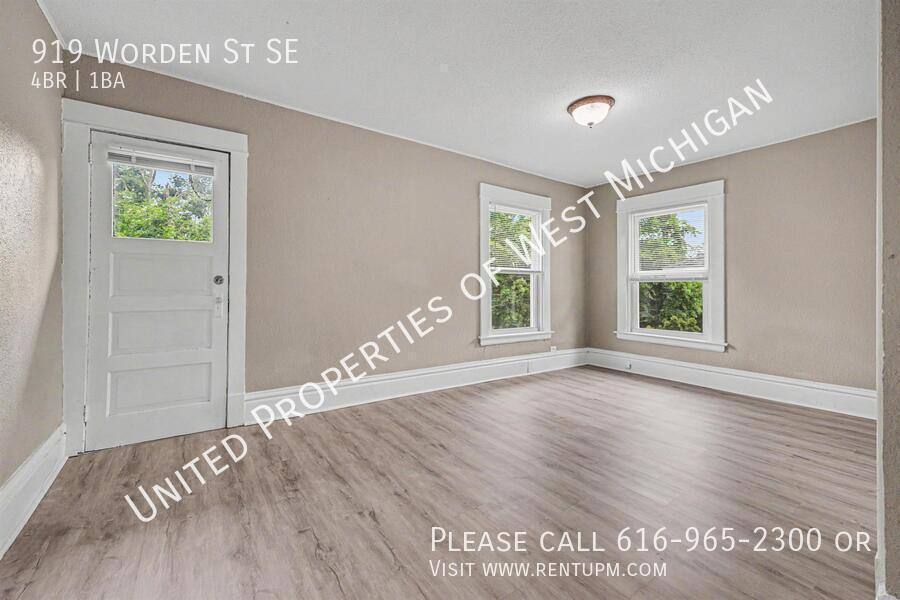 House for rent at 919 Worden St SE, Grand Rapids, MI 49507