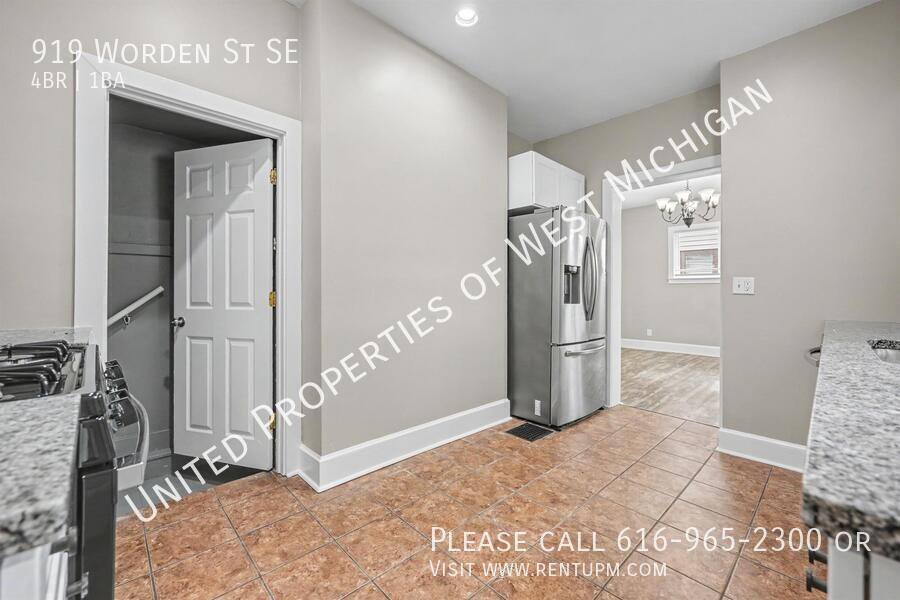 House for rent at 919 Worden St SE, Grand Rapids, MI 49507