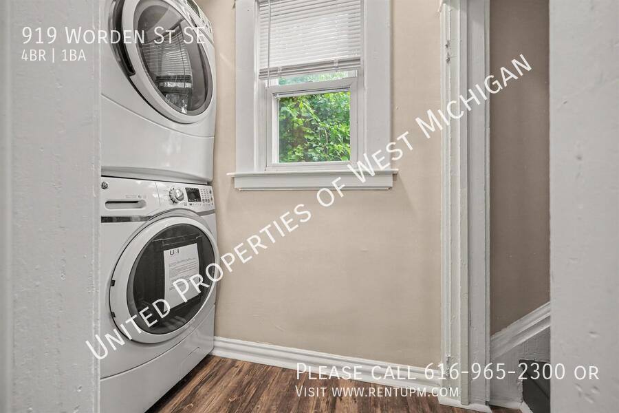 House for rent at 919 Worden St SE, Grand Rapids, MI 49507