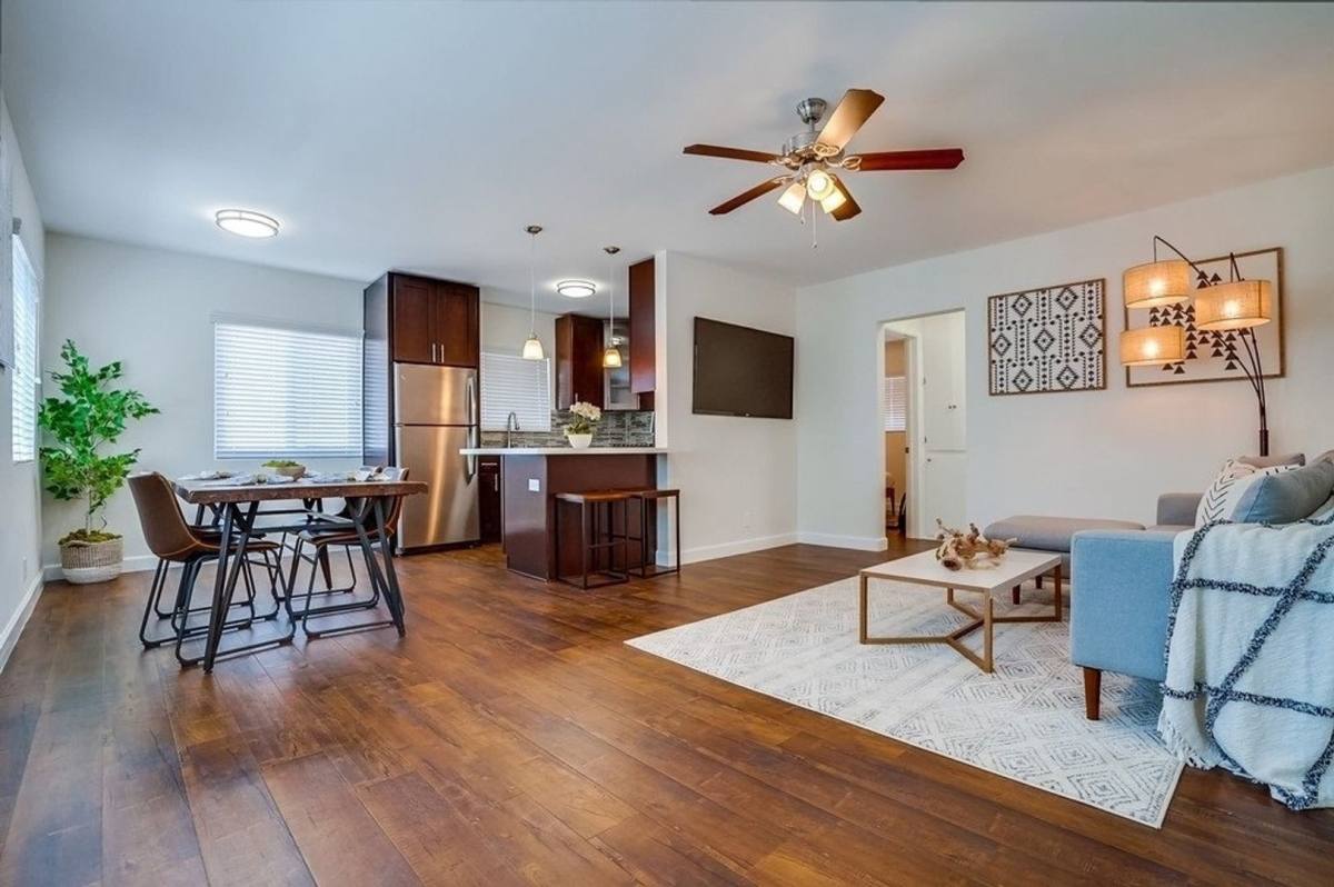 Apartment for rent at 629 W Hyde Park Blvd #6, Inglewood, CA 90302
