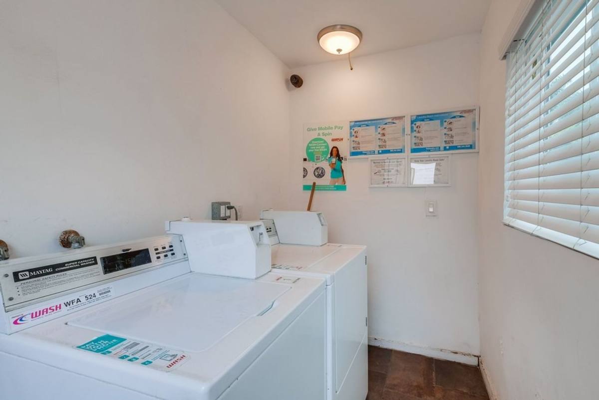 Apartment for rent at 629 W Hyde Park Blvd #6, Inglewood, CA 90302
