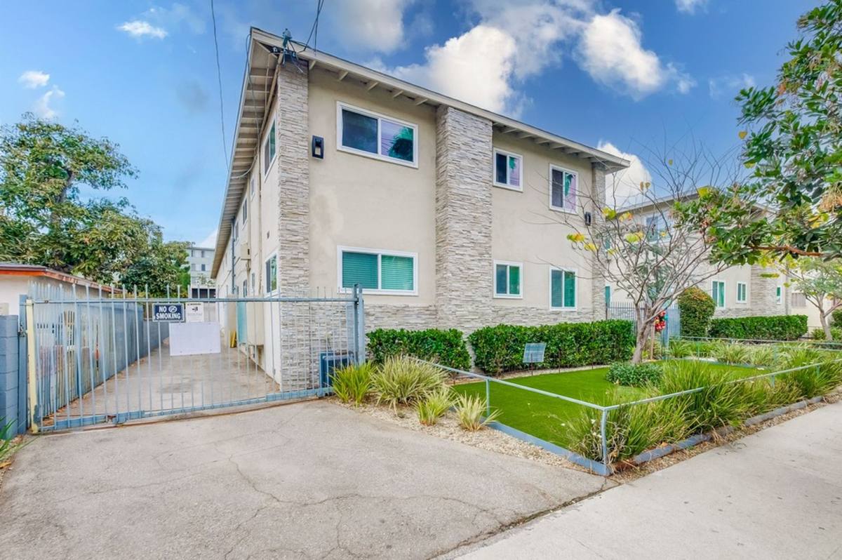 Apartment for rent at 629 W Hyde Park Blvd #6, Inglewood, CA 90302