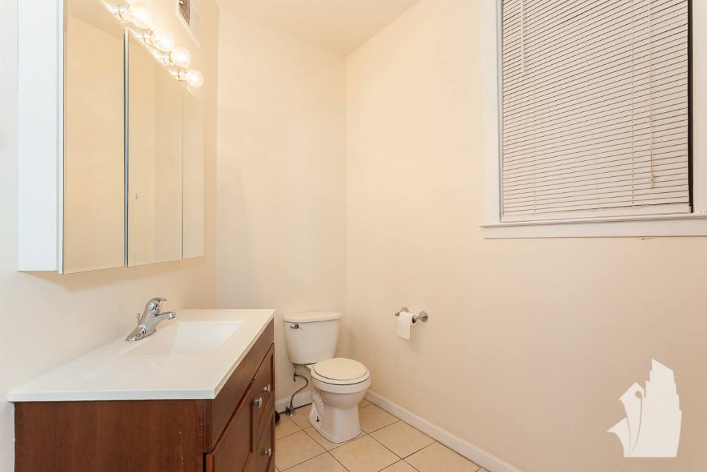 Apartment for rent at 2254 N Southport Ave #2, Chicago, IL 60614
