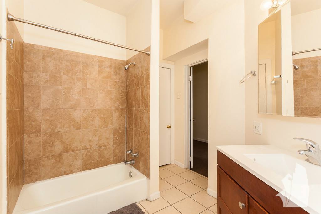 Apartment for rent at 2254 N Southport Ave #2, Chicago, IL 60614