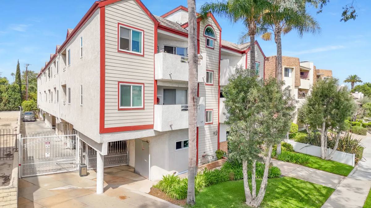 Apartment for rent at 3945 Virginia Rd, Long Beach, CA 90807