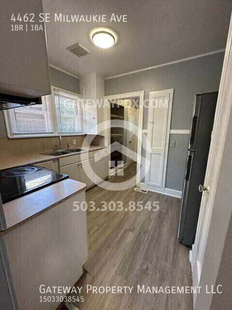 Apartment for rent at 4462 SE Milwaukie Ave, Portland, OR 97202