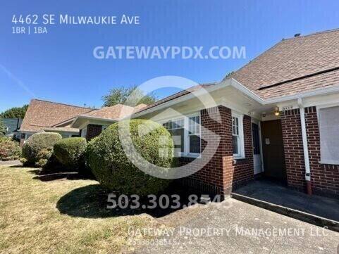Apartment for rent at 4462 SE Milwaukie Ave, Portland, OR 97202