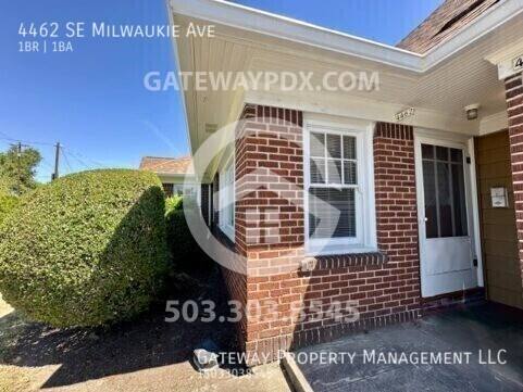 Apartment for rent at 4462 SE Milwaukie Ave, Portland, OR 97202