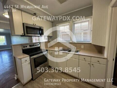 Apartment for rent at 4462 SE Milwaukie Ave, Portland, OR 97202