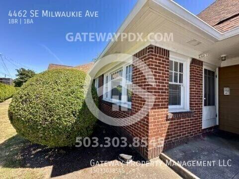 Apartment for rent at 4462 SE Milwaukie Ave, Portland, OR 97202