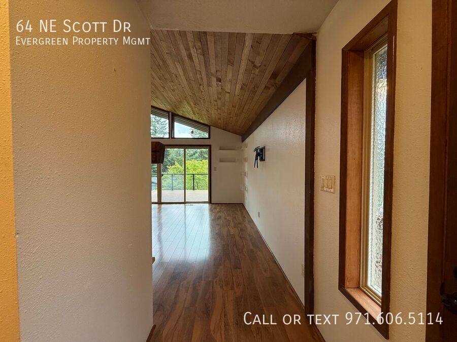 House for rent at 64 NE Scott Dr, Gresham, OR 97030