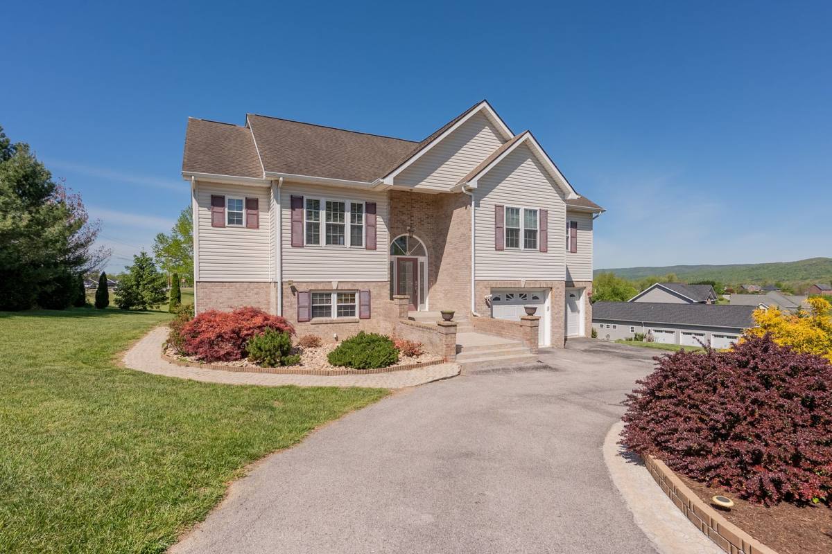 House for rent at 1701 Stratford View Dr, Blacksburg, VA 24060