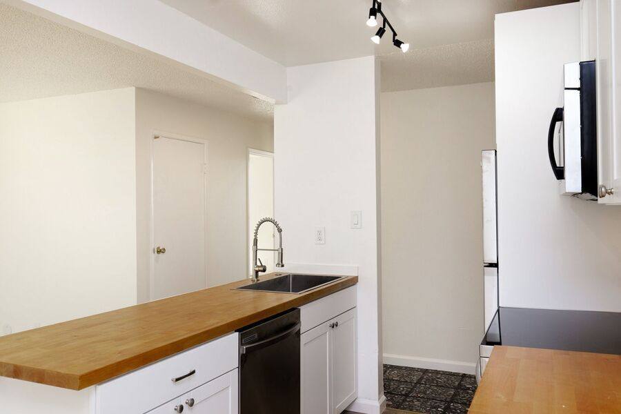Apartment for rent at 1951 E 30th St #10, Oakland, CA 94606