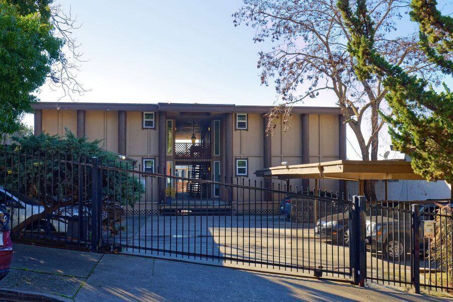 Apartment for rent at 1951 E 30th St #10, Oakland, CA 94606