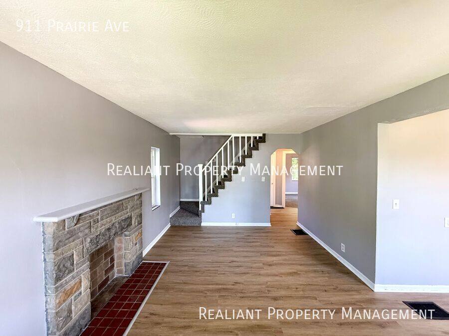 House for rent at 911 Prairie Ave, Cincinnati, OH 45215